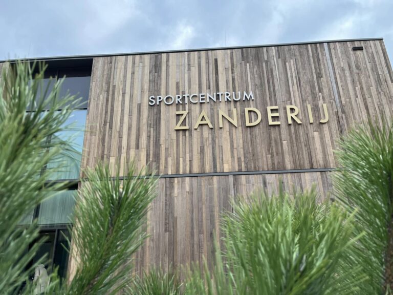 Indirect verlichte letters