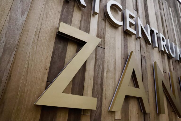 Indirect verlichte letters